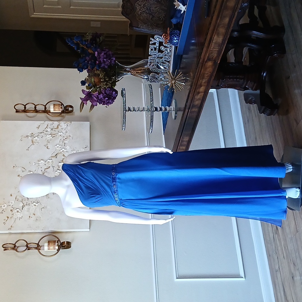 David's Bridal Elegant Blue One-Shoulder Formal Floor-length Gown. Size 4 - Picture 13 of 17